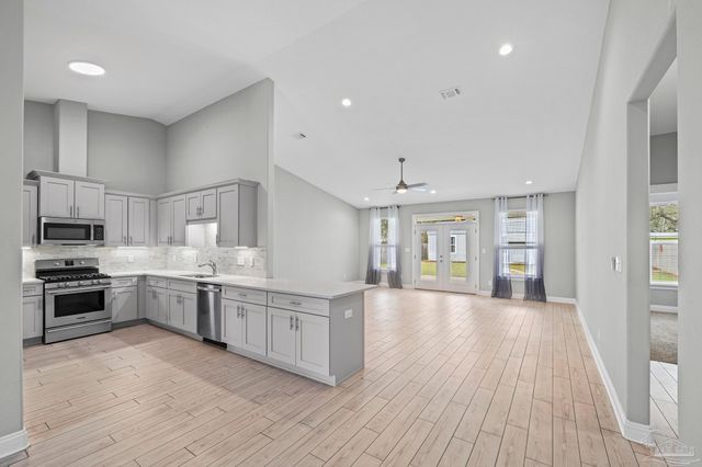 5292 Soundside Dr, Gulf Breeze, FL 32563