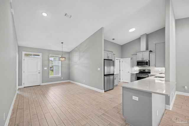 5292 Soundside Dr, Gulf Breeze, FL 32563