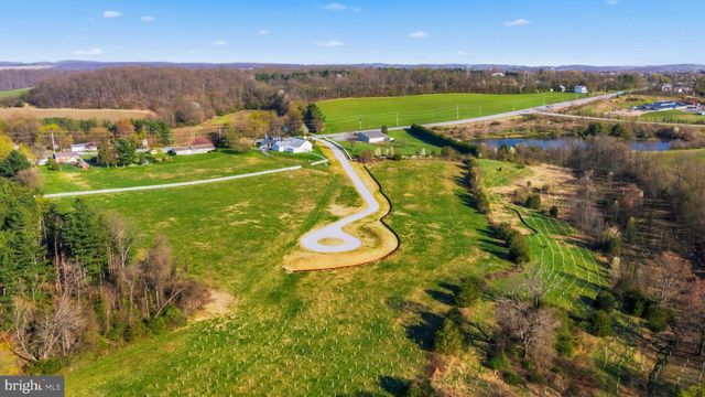 8 MALLARD DR, Westminster, MD 21158