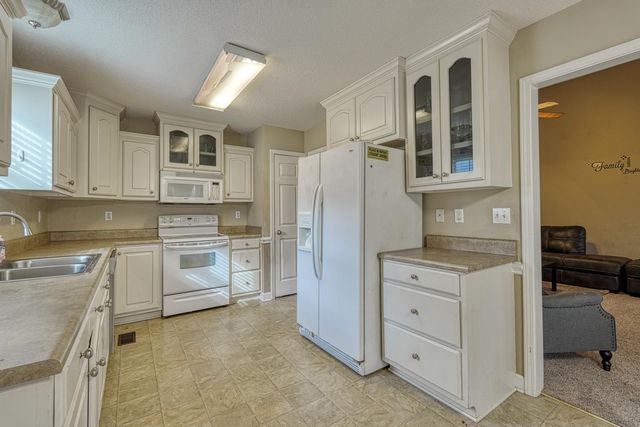 393 Split Oak Lane, Inman, SC 29349