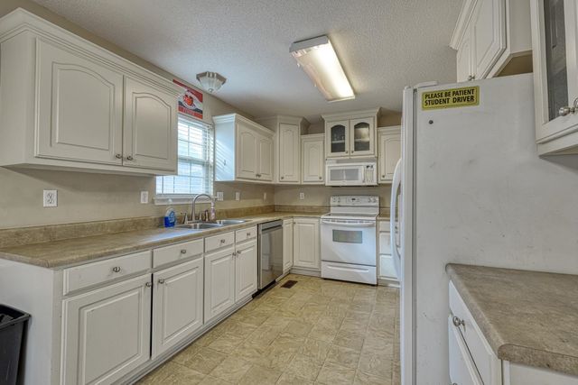 393 Split Oak Lane, Inman, SC 29349