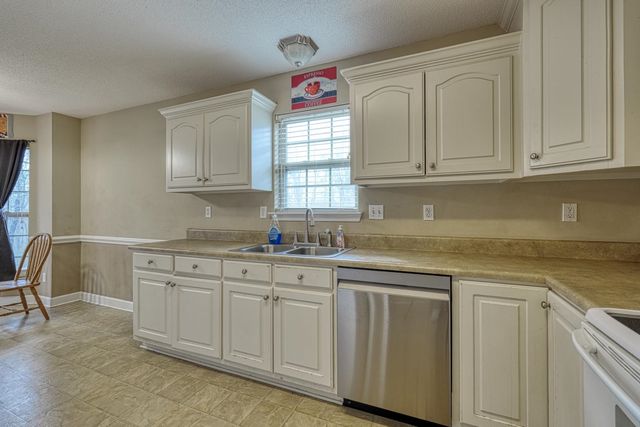 393 Split Oak Lane, Inman, SC 29349