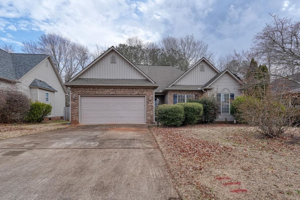 393 Split Oak Lane, Inman, SC 29349