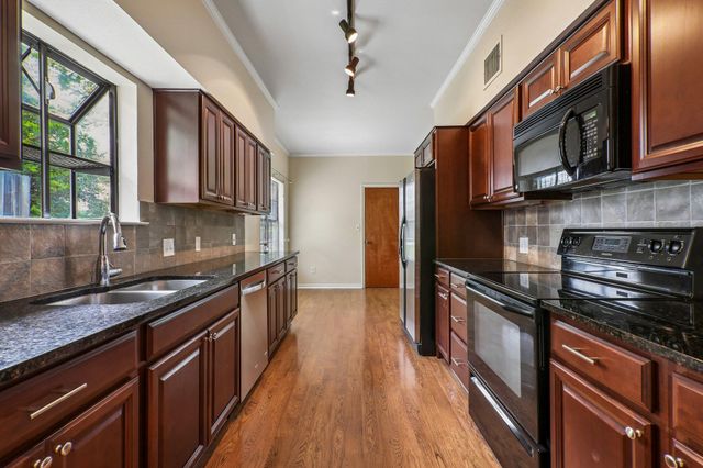9804 Timber Ridge PASS, Austin, TX 78733