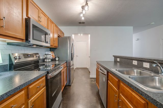 829 Village Point Lane, Fort Worth, TX 76108