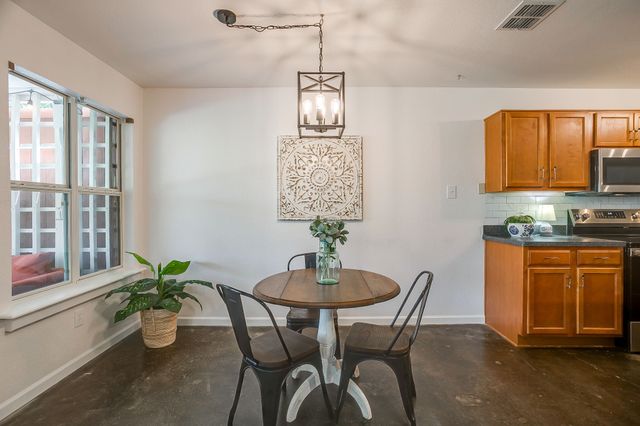 829 Village Point Lane, Fort Worth, TX 76108