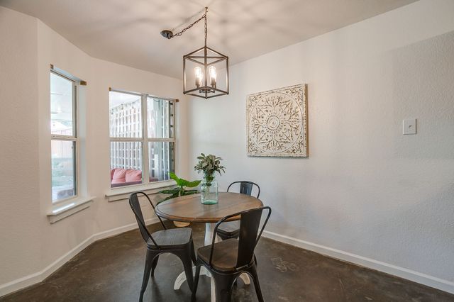 829 Village Point Lane, Fort Worth, TX 76108