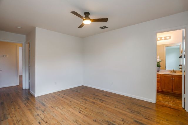 829 Village Point Lane, Fort Worth, TX 76108