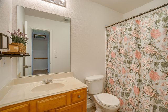 829 Village Point Lane, Fort Worth, TX 76108