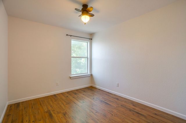 829 Village Point Lane, Fort Worth, TX 76108