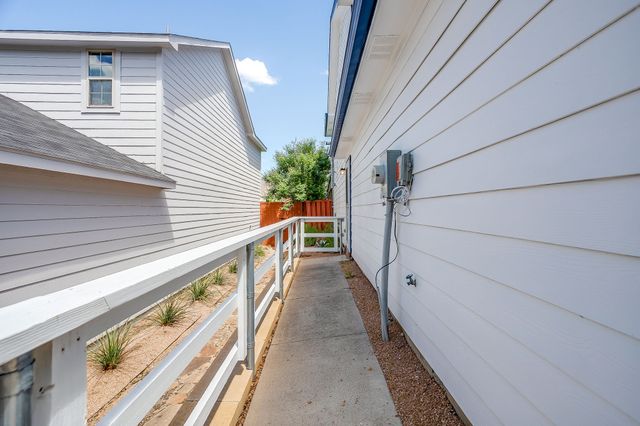 829 Village Point Lane, Fort Worth, TX 76108