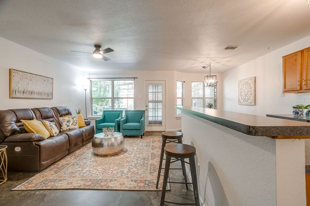 829 Village Point Lane, Fort Worth, TX 76108