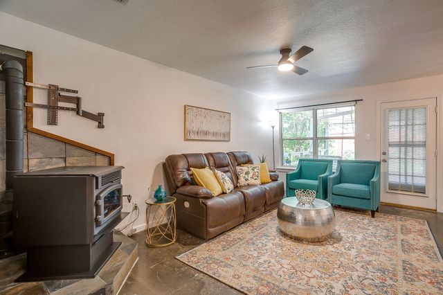 829 Village Point Lane, Fort Worth, TX 76108