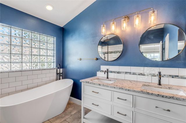 3858 KINGSTON OAKS COVE, Oviedo, FL 32765