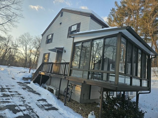 27 Summer St 27, Chelmsford, MA 01824