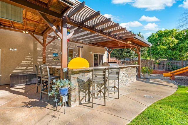 104 Westwood St, Vacaville, CA 95688