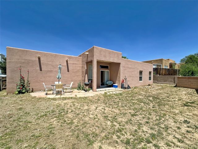6772 Camino Rojo, Santa Fe, NM 87507