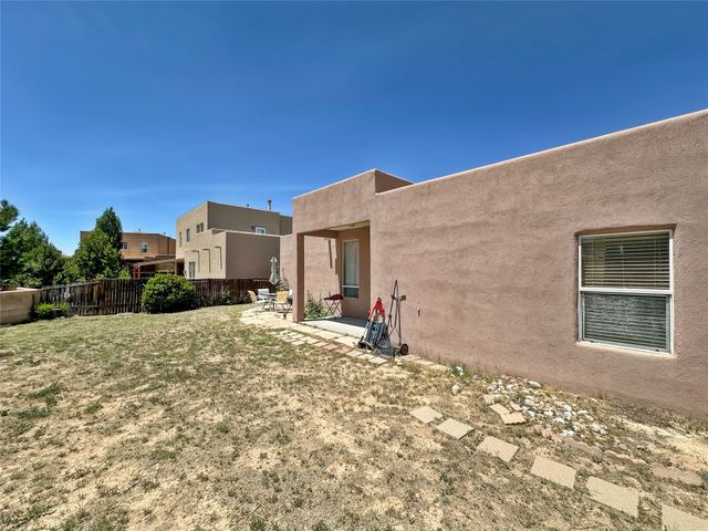 6772 Camino Rojo, Santa Fe, NM 87507