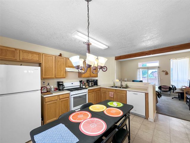 6772 Camino Rojo, Santa Fe, NM 87507