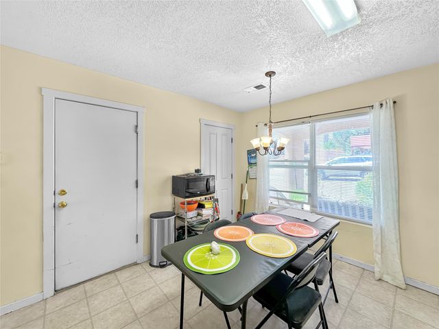 6772 Camino Rojo, Santa Fe, NM 87507