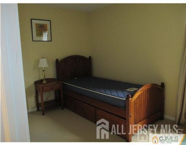 1406 Woodbridge Commons Way, Iselin, NJ 08830