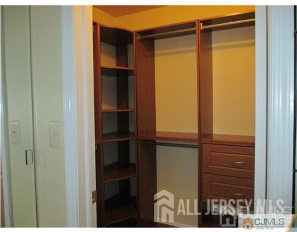 1406 Woodbridge Commons Way, Iselin, NJ 08830