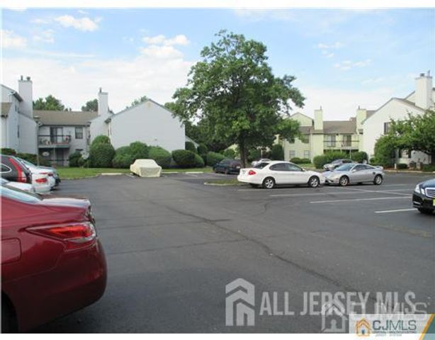 1406 Woodbridge Commons Way, Iselin, NJ 08830