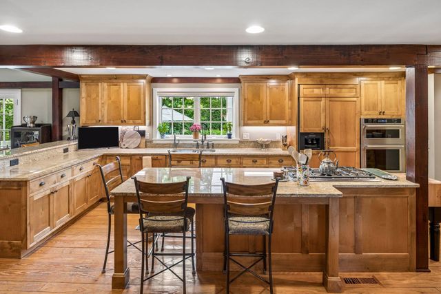 355 Stubbs Bay Road N, Orono, MN 55356