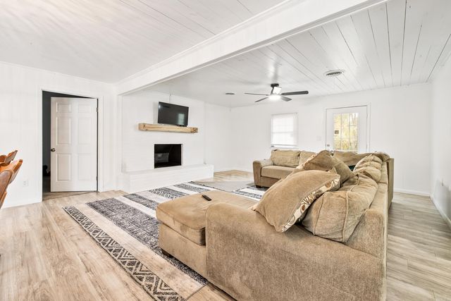 107 Richwoods Road, Arkadelphia, AR 71923