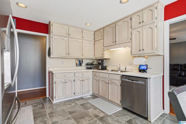 201 CLOVERLEAF CIRCLE, Helena, AL 35080