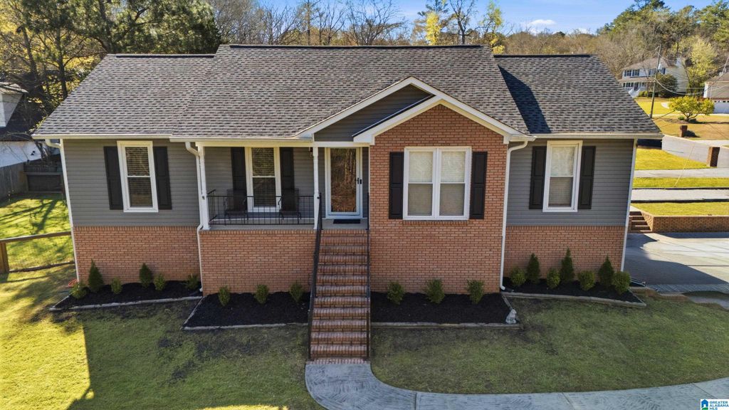 201 CLOVERLEAF CIRCLE, Helena, AL 35080