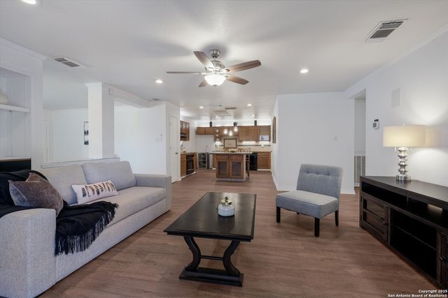 6630 Eastern Clouds, Converse, TX 78109