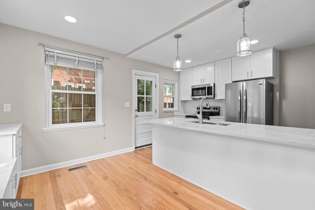 4239 32ND RD S, Arlington, VA 22206