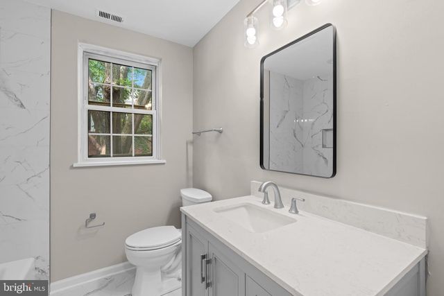 4239 32ND RD S, Arlington, VA 22206