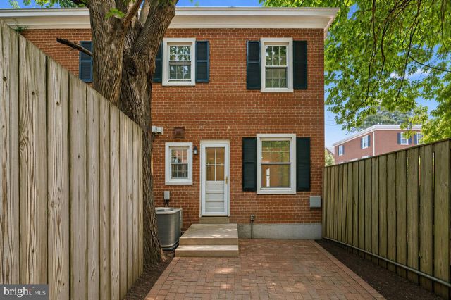 4239 32ND RD S, Arlington, VA 22206