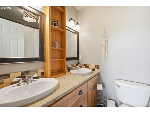 9097 Sw SWEEK Dr, Tualatin, OR 97062