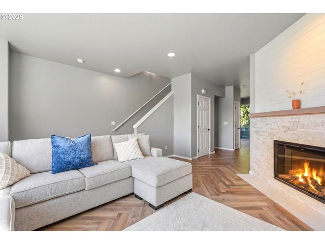 9097 Sw SWEEK Dr, Tualatin, OR 97062