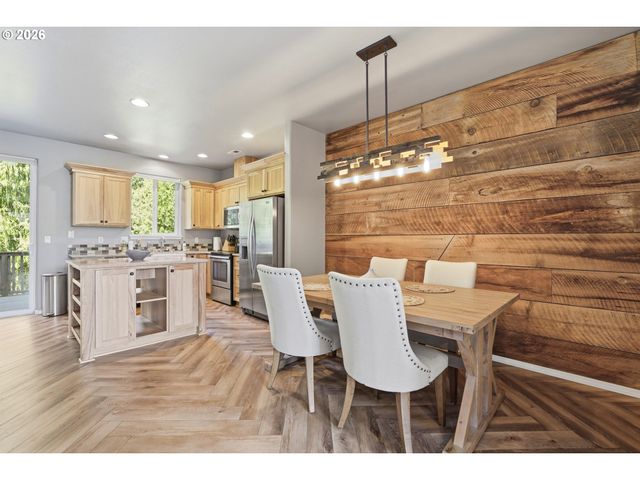 9097 Sw SWEEK Dr, Tualatin, OR 97062