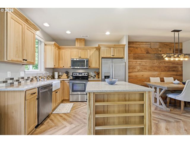 9097 Sw SWEEK Dr, Tualatin, OR 97062