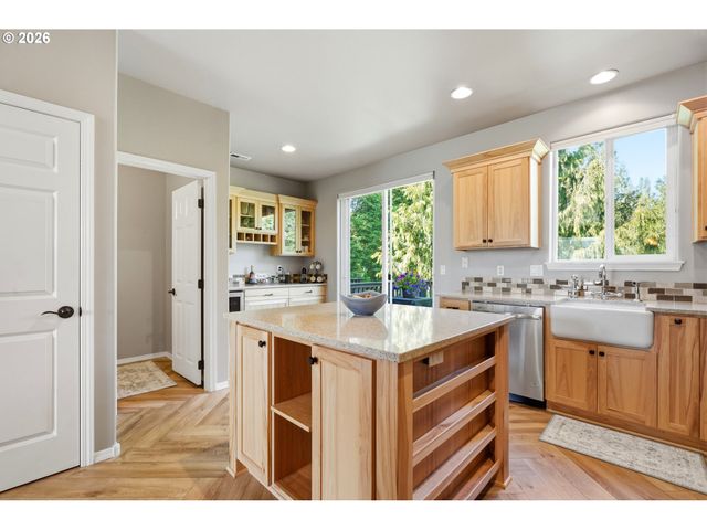 9097 Sw SWEEK Dr, Tualatin, OR 97062