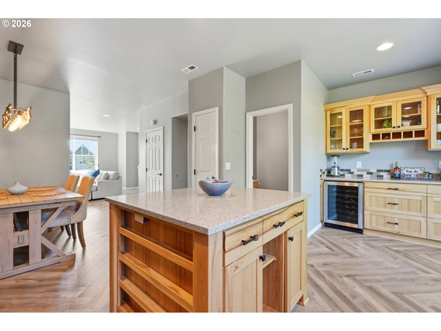 9097 Sw SWEEK Dr, Tualatin, OR 97062