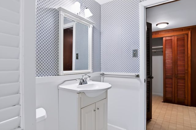 10 Damon Rd, Holden, MA 01520
