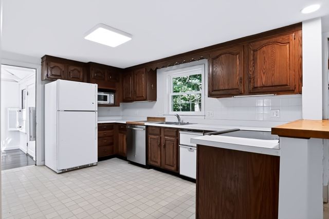 10 Damon Rd, Holden, MA 01520
