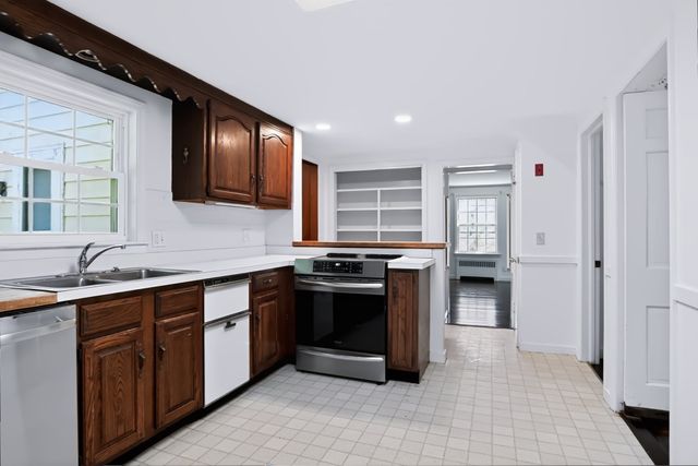 10 Damon Rd, Holden, MA 01520