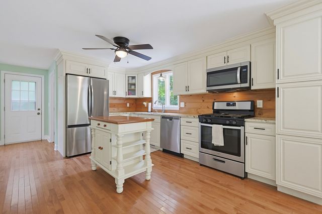 22 Starrett Ave, Middleboro, MA 02346