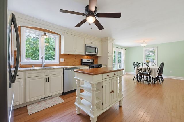 22 Starrett Ave, Middleboro, MA 02346
