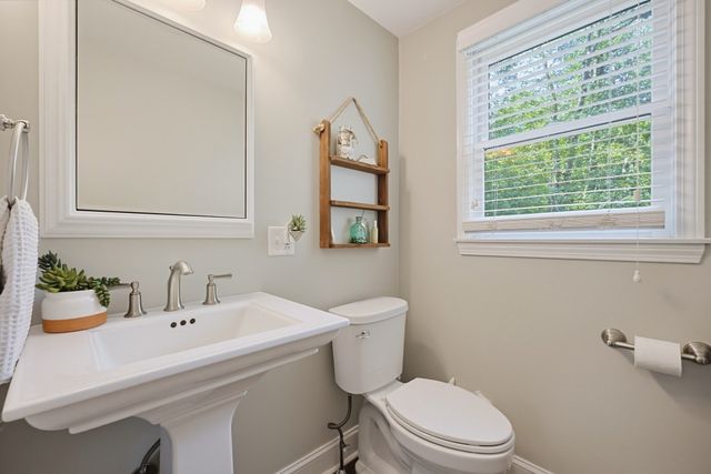 22 Starrett Ave, Middleboro, MA 02346
