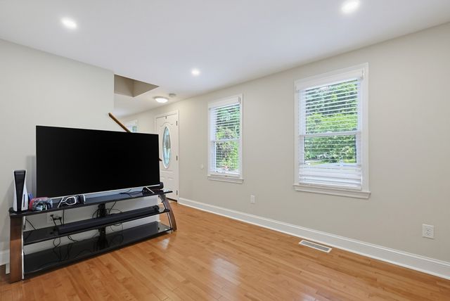22 Starrett Ave, Middleboro, MA 02346