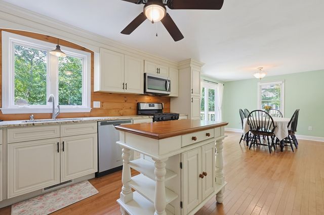 22 Starrett Ave, Middleboro, MA 02346