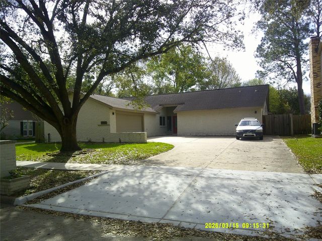 16379 Havenpark Drive, Houston, TX 77059